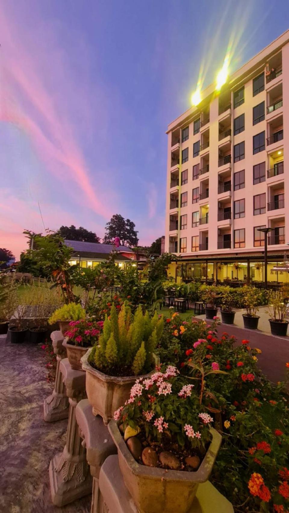 Norn Rimklong Bangkok Hotel Exterior foto
